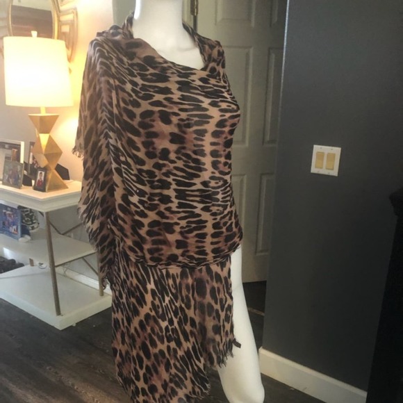 Animal Print lightweight wrap - Picture 1 of 2